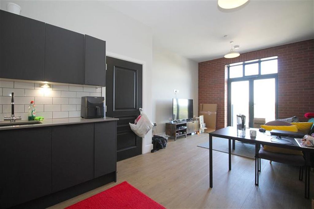 Property photo 3 of 21 Kitchen / Lounge