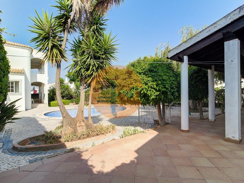Property photo 3 of 48