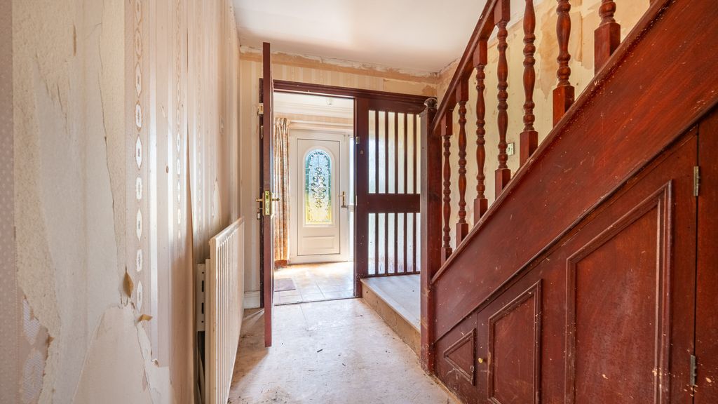 Property photo 2 of 21