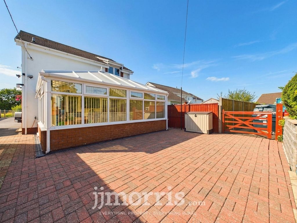 Property photo 3 of 35