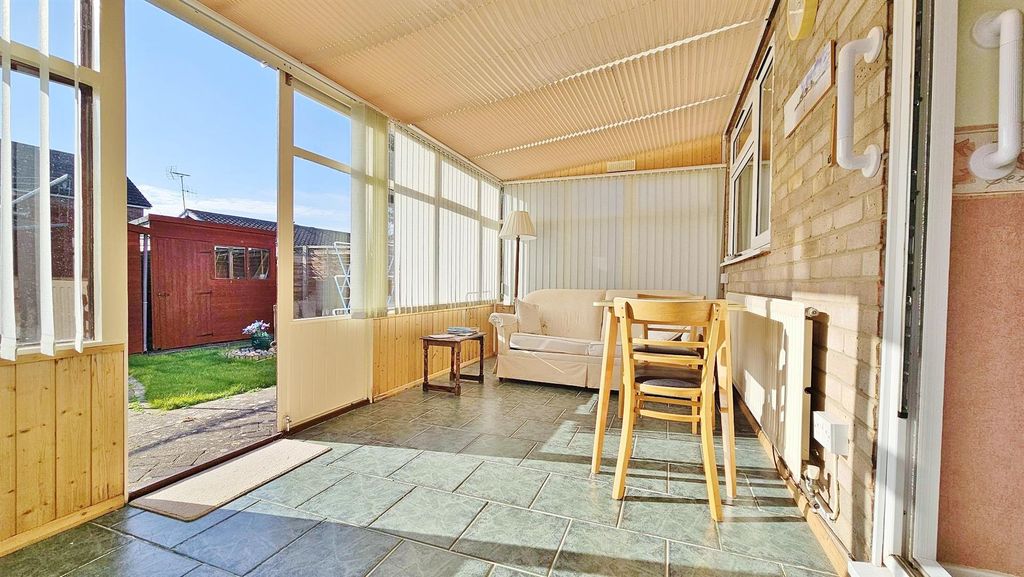 Property photo 2 of 19 Conservatory