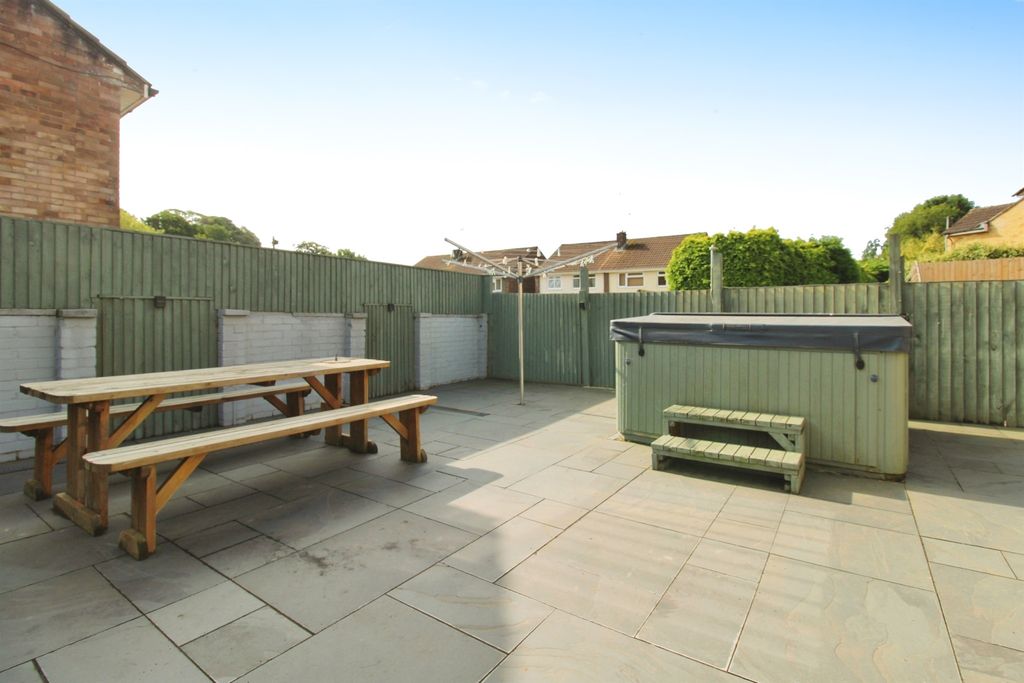 Property photo 2 of 22