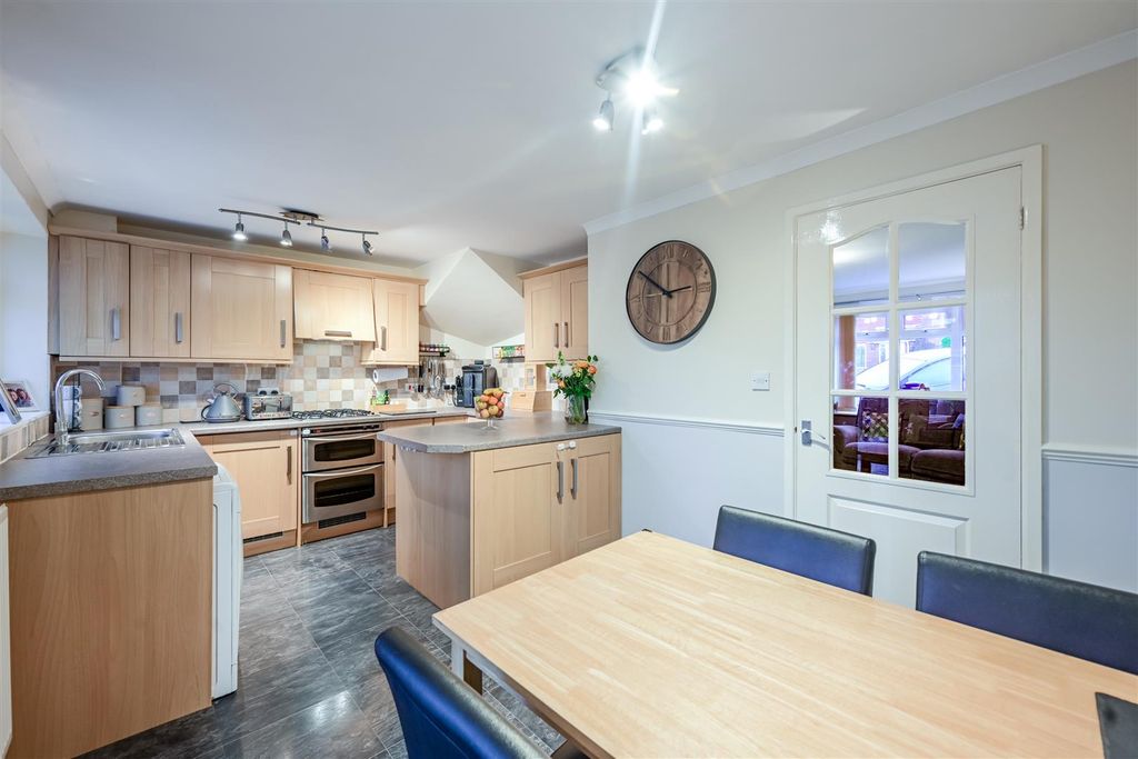 Property photo 3 of 31 47 Fairfield-14.Jpg