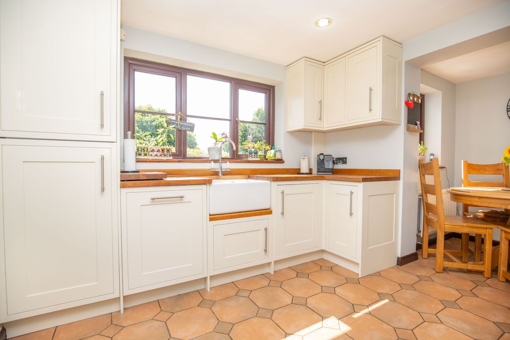 4 bed cottage for saleCrow Hill, Baddesley Ensor CV9 photo 5