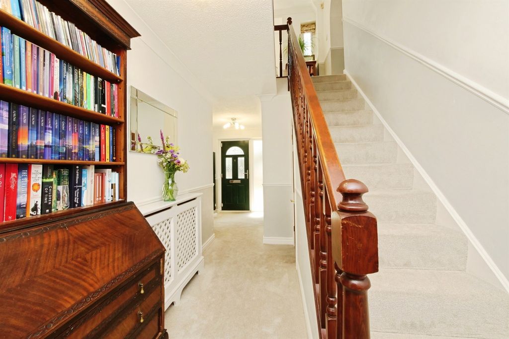 Property photo 2 of 25