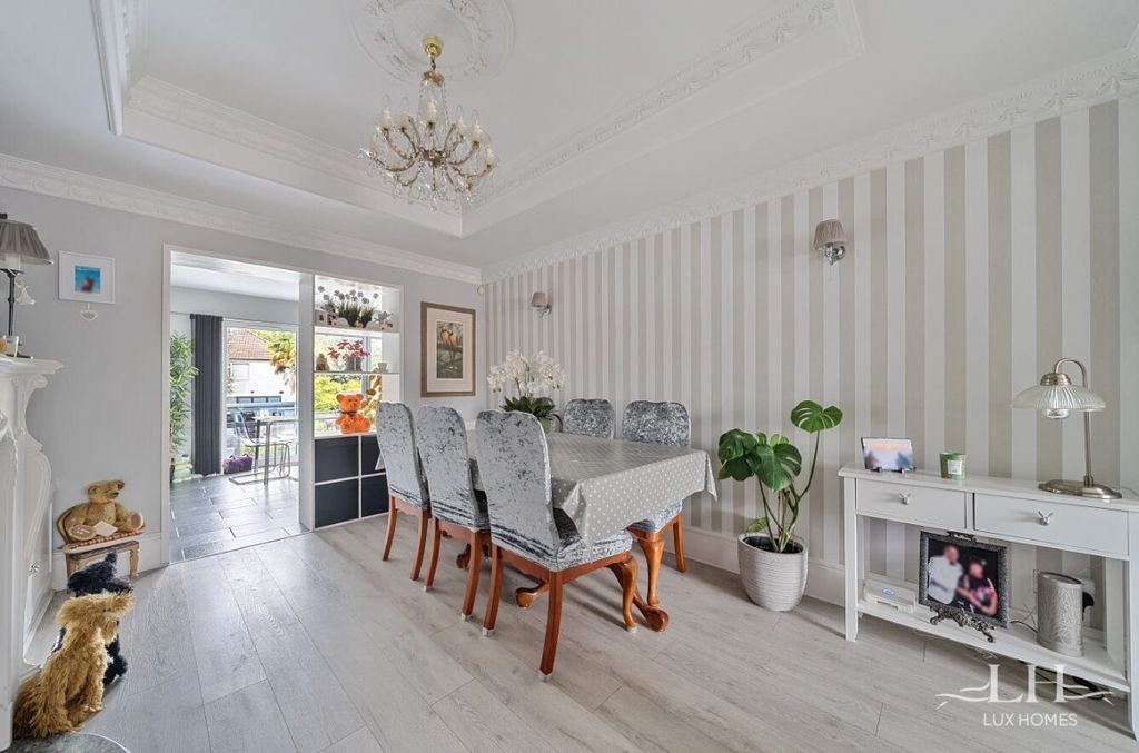 Property photo 2 of 21