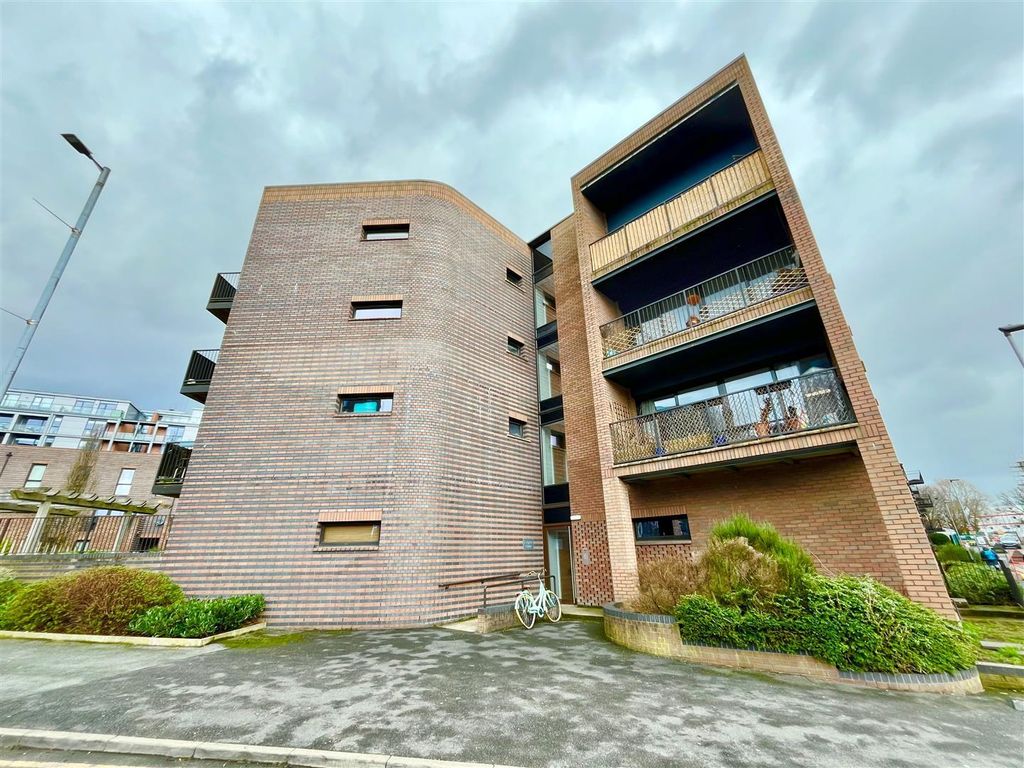 Property photo 1 of 9