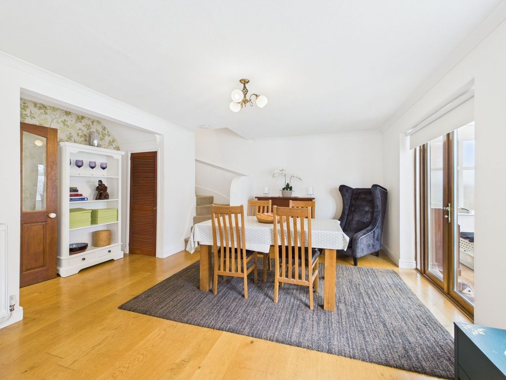 Property photo 3 of 27