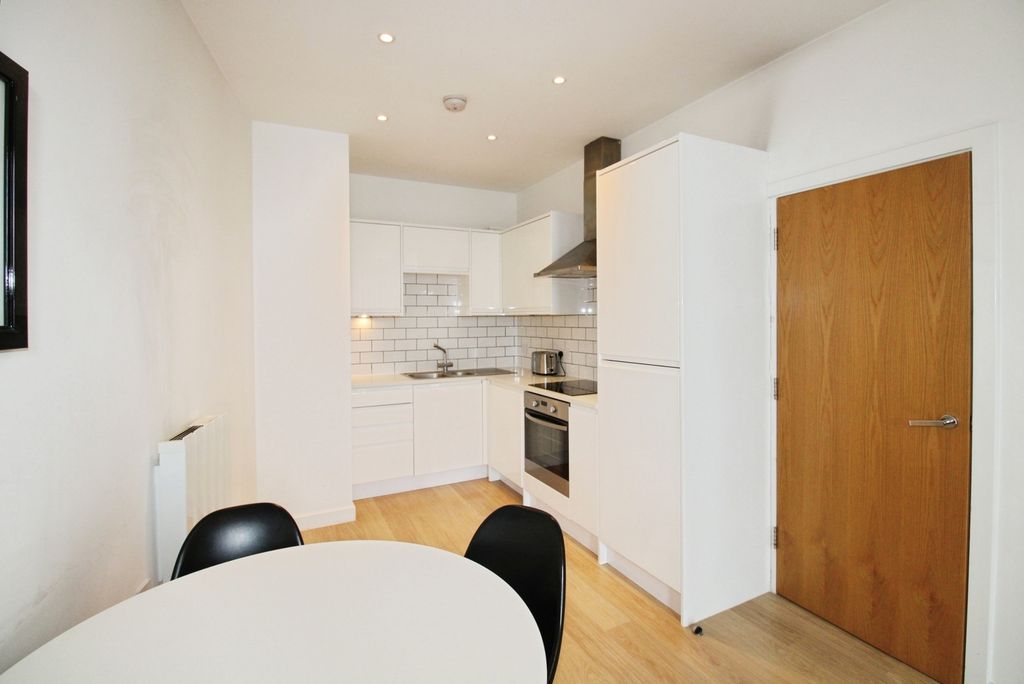 Property photo 3 of 10 Reception/Kitchen