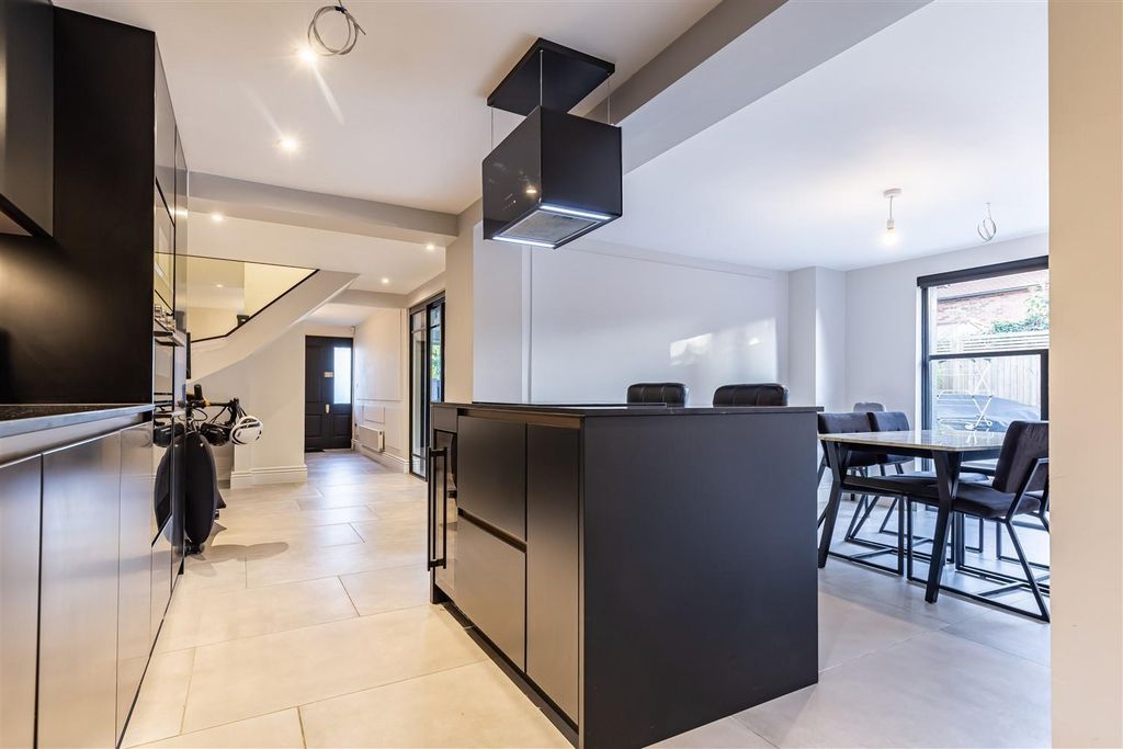 Property photo 2 of 28 82 Coopersale (6).Jpg