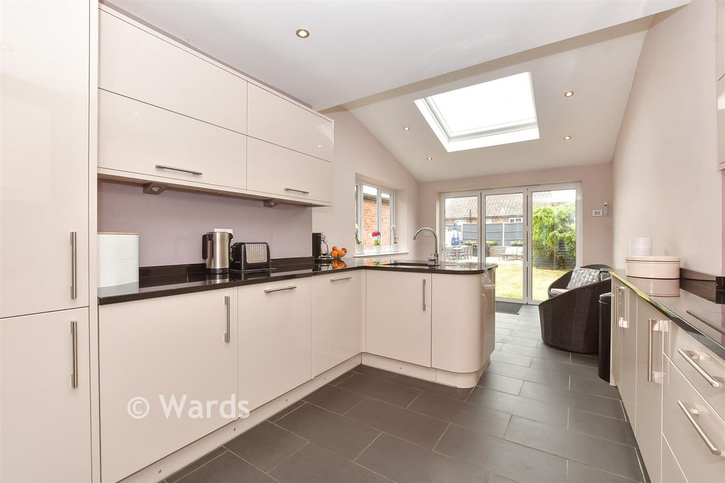 Property photo 1 of 19 Kitchen/ Breakfast Room