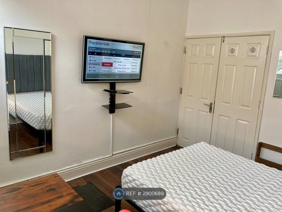 Property photo 2 of 20 Bedroom 1