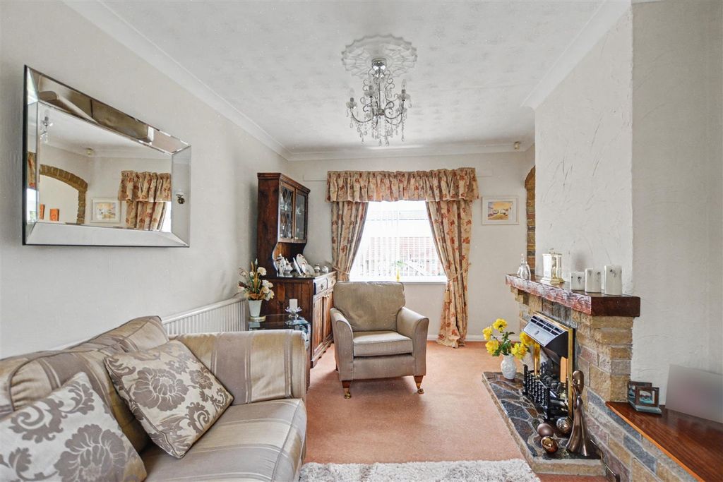 Property photo 3 of 25 Lounge_3.Jpeg