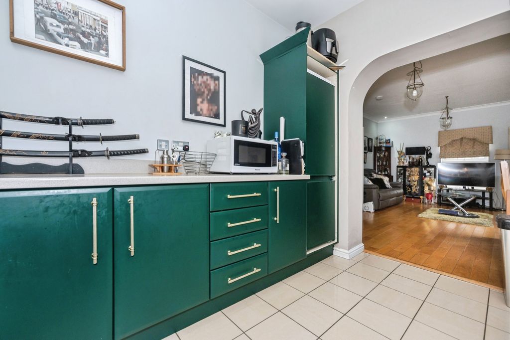 Additional image 8 of 3 bed flat for saleLiverymen Walk, Greenhithe DA9