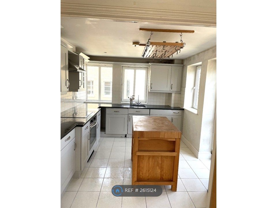 Property photo 2 of 9 Stunning Kitchen