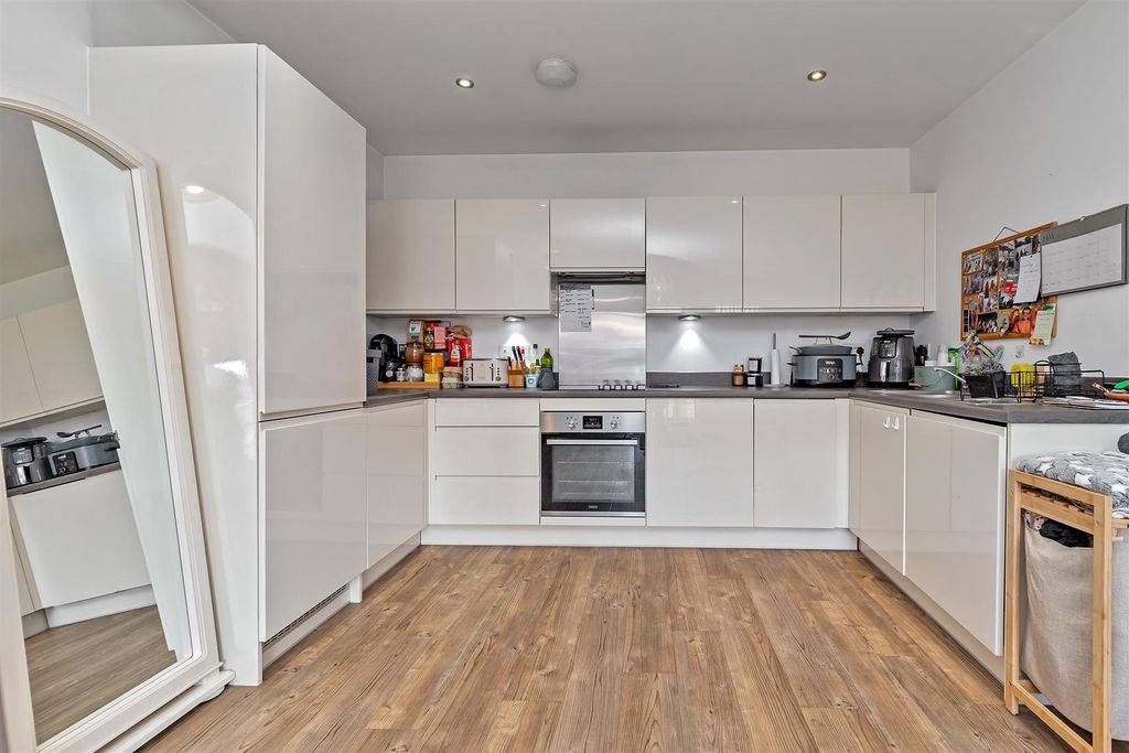 Property photo 3 of 15 46Hansellgardens-17.Jpg
