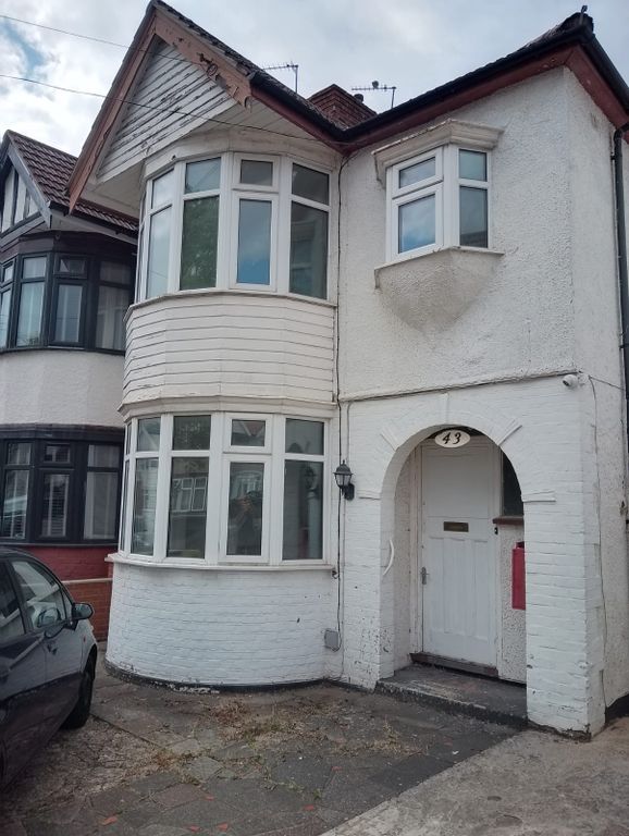 Property photo 1 of 12 3 Bed Semi-Detached House For Sale Larkfield Avenue, Harrow Ha3
