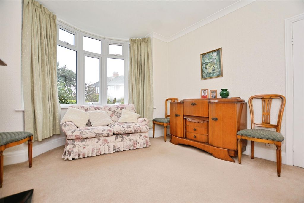 Property photo 3 of 20 Living Room