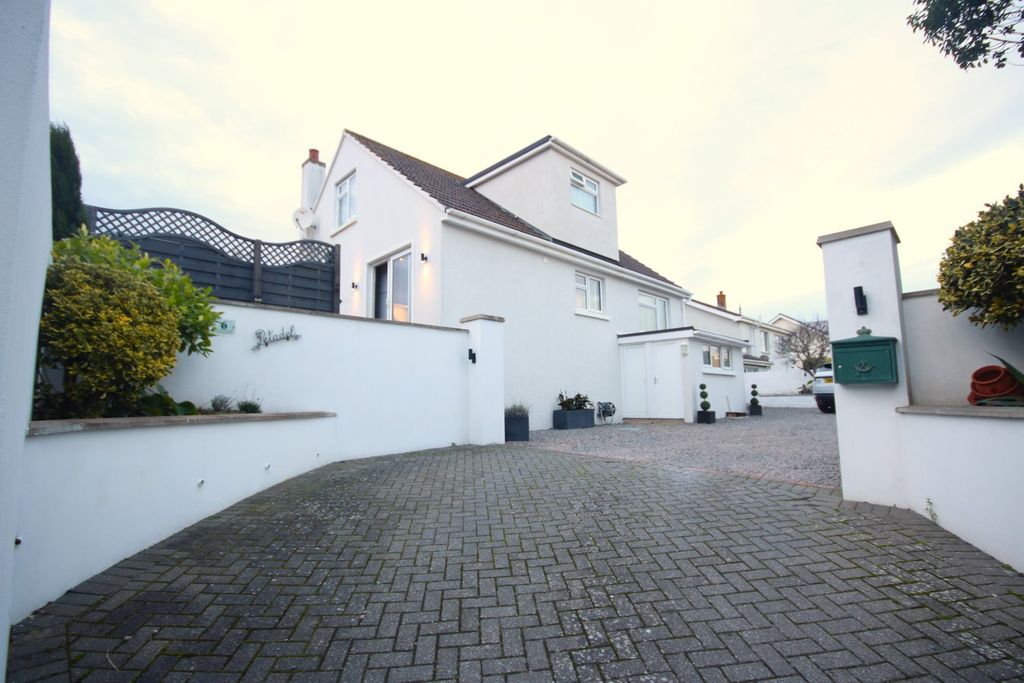 Property photo 2 of 19