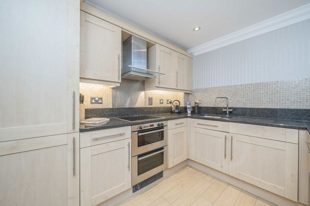 Property photo 3 of 5