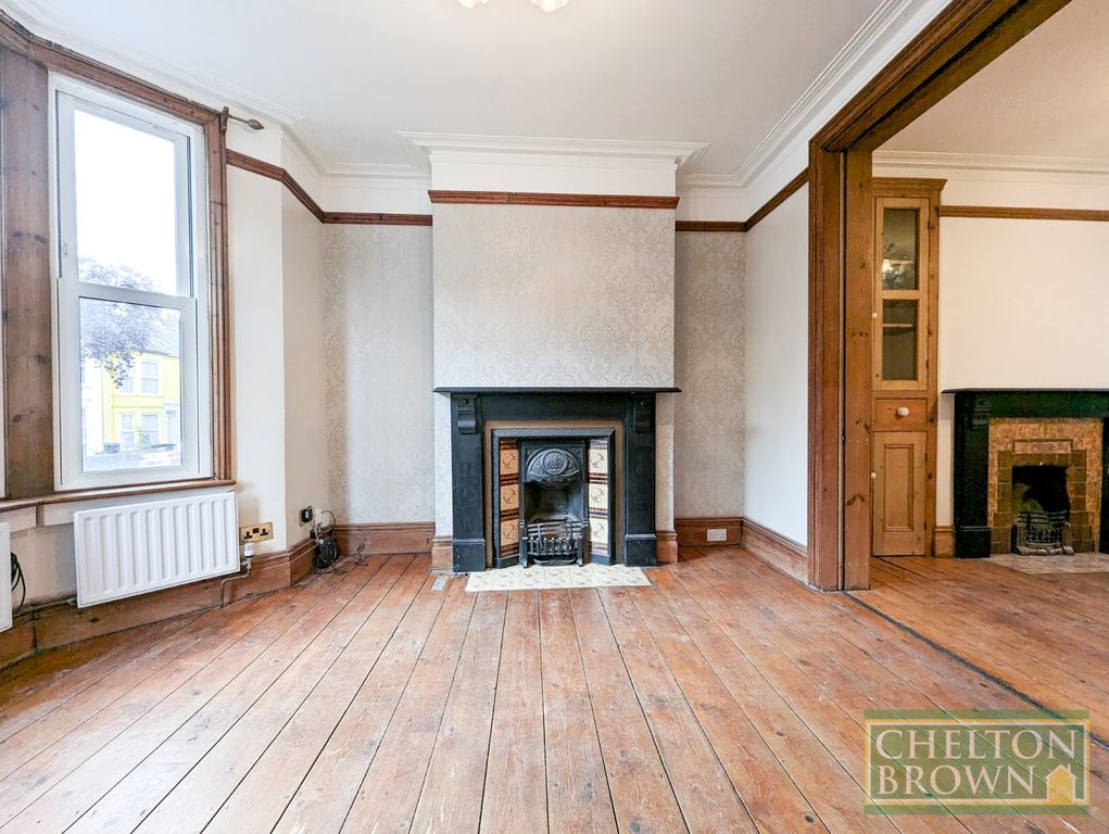 Property photo 3 of 35 Living/Dining Room