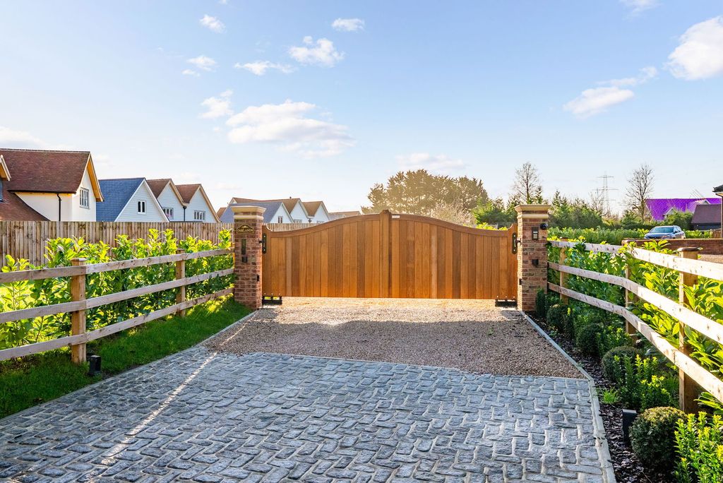 Property photo 3 of 27