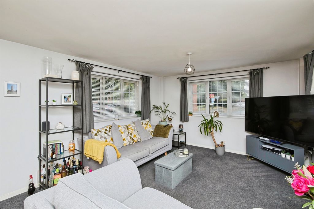 Property photo 2 of 17