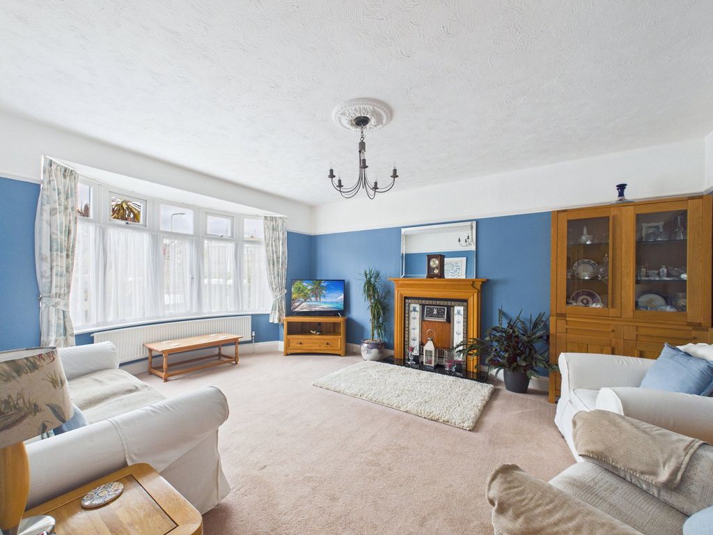 Property photo 3 of 27
