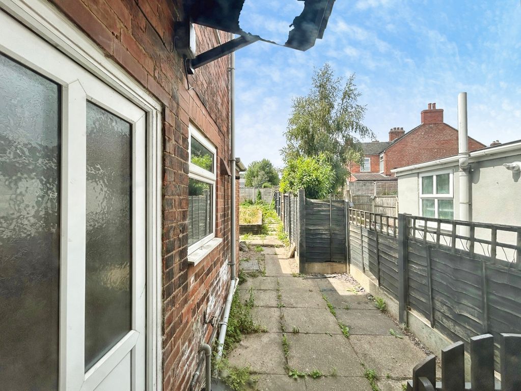 Property photo 3 of 11 Outside
