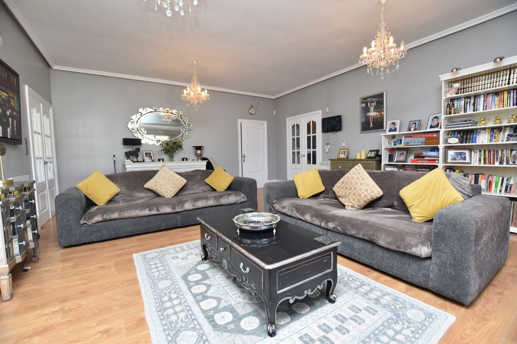 Property photo 3 of 48