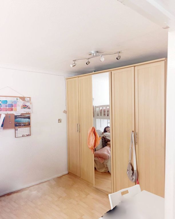 Property photo 3 of 7 Room