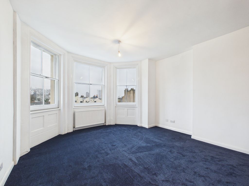 Property photo 3 of 13 Cam04693G0-Pr0089-Still006