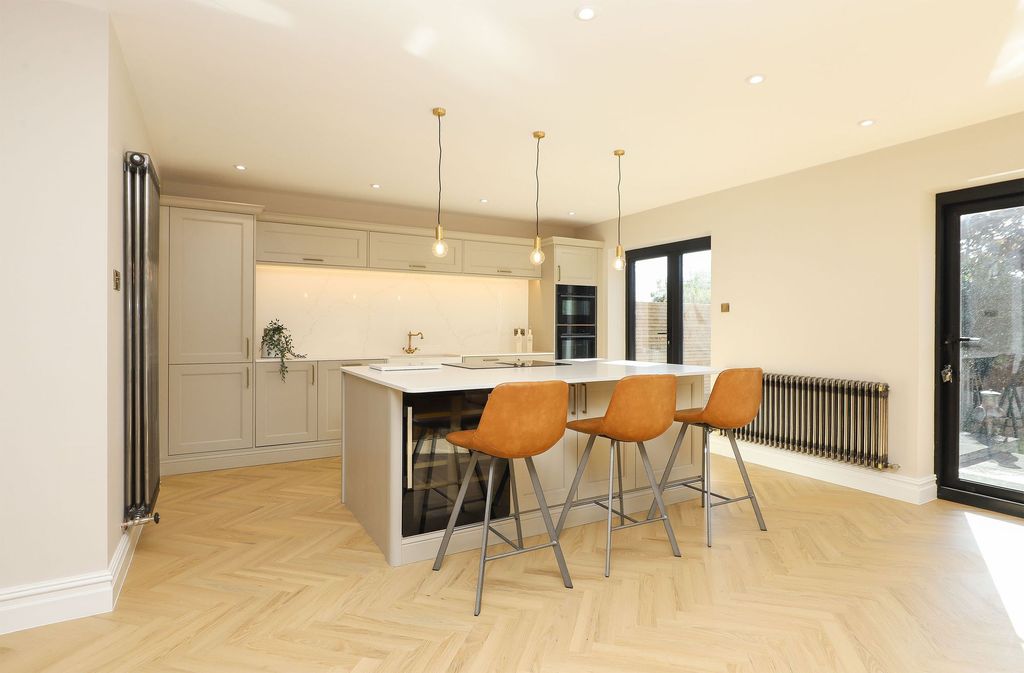 Property photo 2 of 35