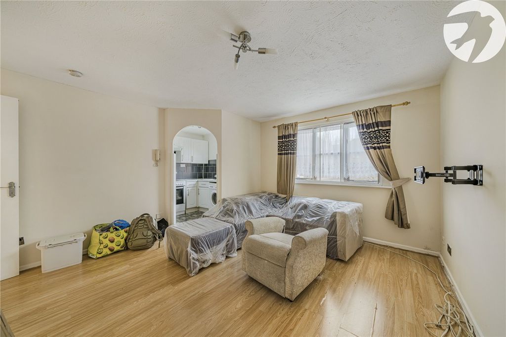 Property photo 2 of 20 Living Room