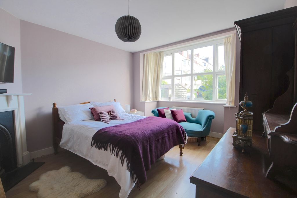 Property photo 3 of 13 Bedroom1