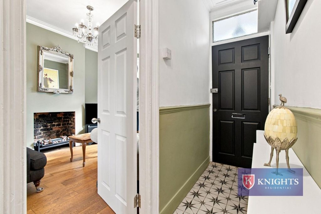 Property photo 2 of 19
