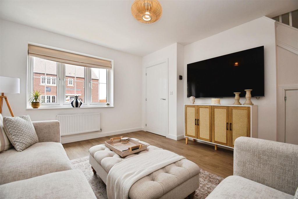 Property photo 2 of 14 4897Ea12-26 20Arkwright 20 20 2829 29.Jpg