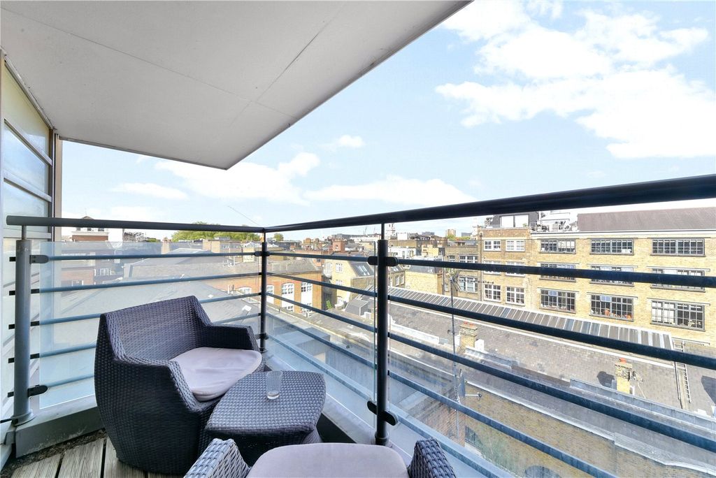 Property photo 2 of 11 Balcony