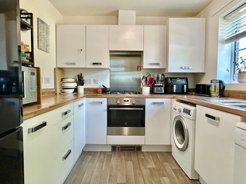 Property photo 2 of 19 Kitchen