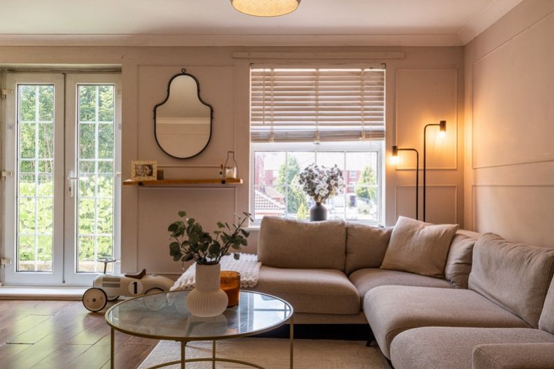 Property photo 1 of 25 Cambrian-Way-16_F89F-7745-F40E-8596-67Ed-E32c-A0B1