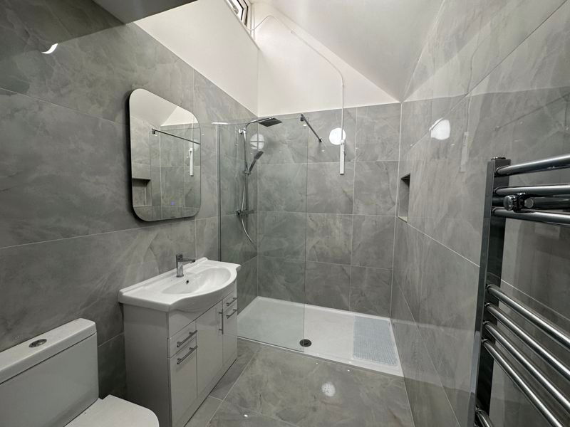 Property photo 3 of 7 Photo 6