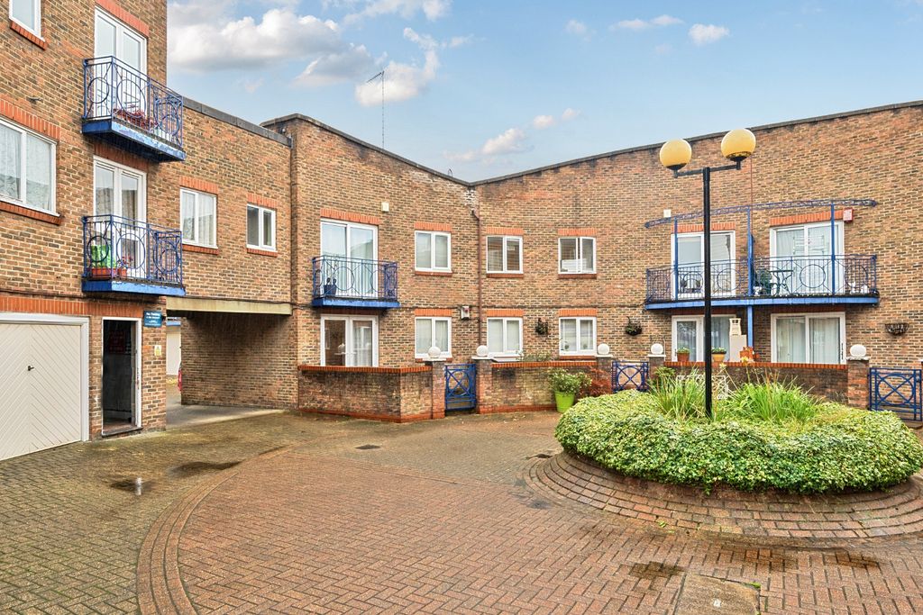 Property photo 1 of 13 4632083