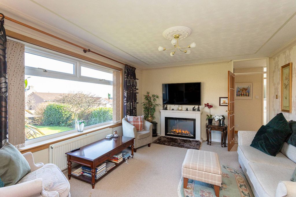 Property photo 2 of 25