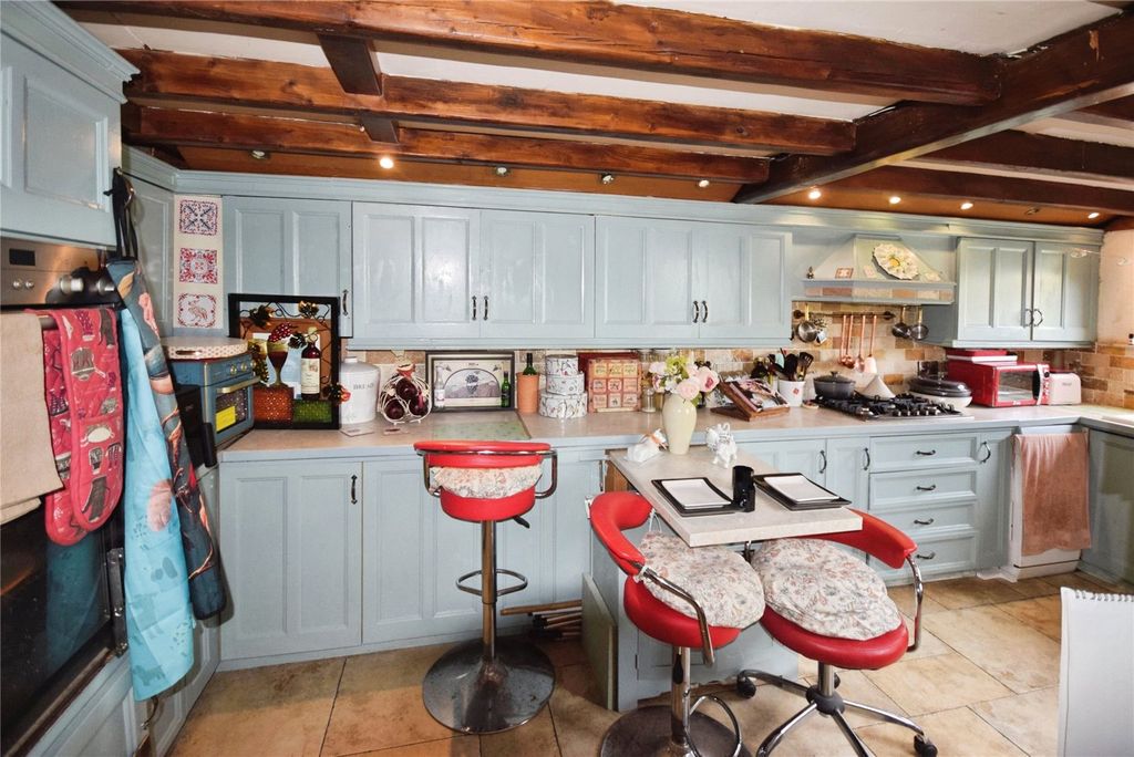 Property photo 3 of 24 Breakfast Kitchen