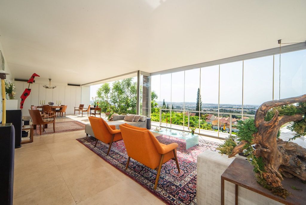 Property photo 1 of 44