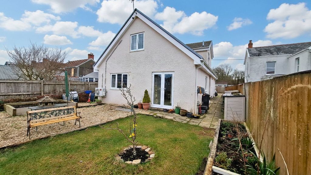 Property photo 2 of 19