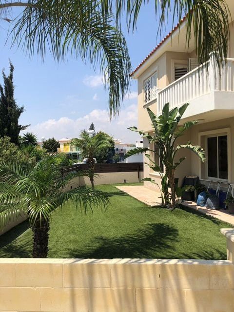Property photo 2 of 33