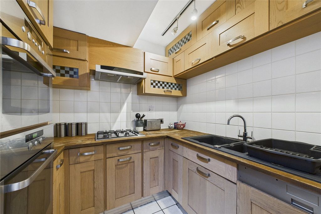 Property photo 3 of 8 Picture No. 21