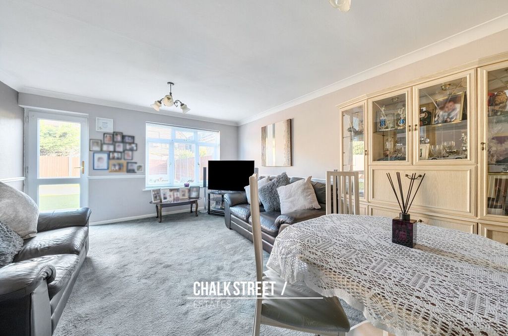 Property photo 2 of 27