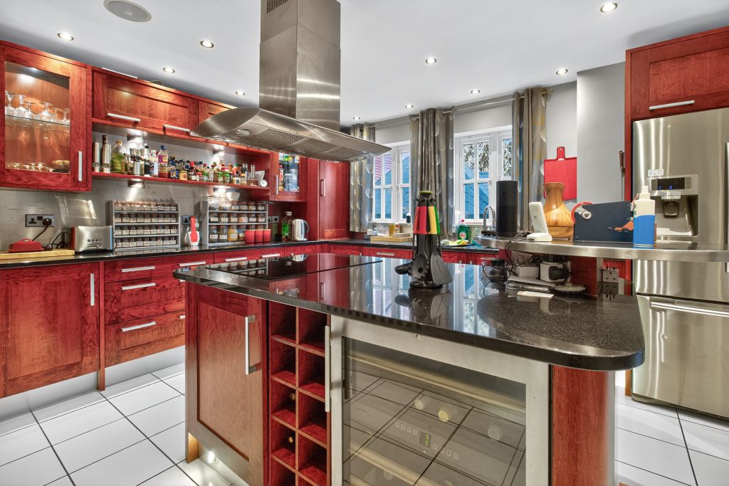 Property photo 2 of 43